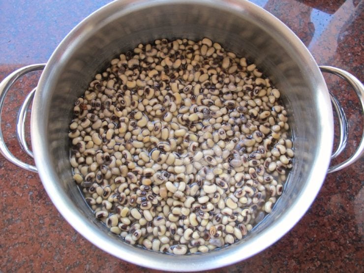 How to Cook and Freeze Dried Black Eyed Peas - Learn how cook dried black eyed peas to prepare them for use in recipes. Includes storage and freezing techniques.
