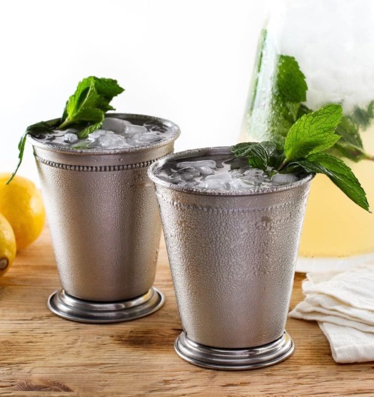 Sparkling Mint Juleps - Sweet, aromatic and refreshing summer cocktail. Bourbon, fresh mint syrup, fresh lemon juice and club soda.